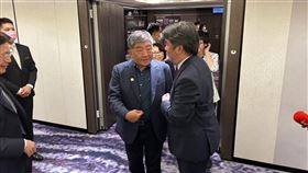 晚會開始前陳時中也到場，王必勝也前來致意。（圖／記者簡浩正攝影）