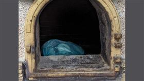 埔里人垃圾丟金爐（圖／翻攝自埔里人臉書社團）