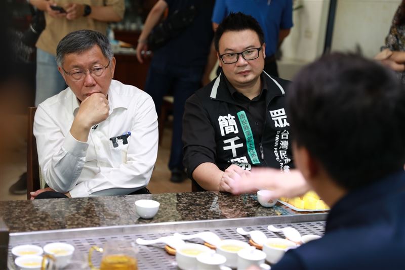 柯文哲拜訪南投縣產業觀光發展協會。(圖/民眾黨提供)