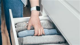 「立夏」換季囉！房價一坪幾十萬別亂堆衣服　專家4步斷捨離、4招收納術。（圖／21世紀不動產提供）