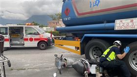 油罐車,花蓮,內輪差,婦人（圖／翻攝畫面）