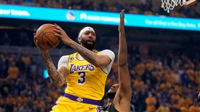▲湖人戴維斯（Anthony Davis）拿下「雙二十」的表現。（圖／路透社／達志影像）