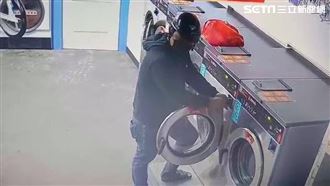 連偷3家洗衣店「13機台被撬開」損失慘重