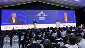 海防展登場 新加坡防長：須採行動防亞洲爆衝突亞洲國際海事防務展3日在新加坡登場，新加坡國防部長黃永宏在開幕致詞強調必須採取行動避免亞洲發生衝突或減緩衝擊。中央社記者侯姿瑩新加坡攝  112年5月3日