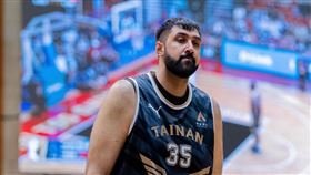 台鋼獵鷹洋將布拉在IG抗議裁判遭聯盟開罰。（圖／翻攝自臺南台鋼獵鷹職業籃球隊Tainan TSG GhostHawks臉書）