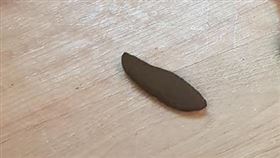 原PO去市場買菜遭路人提醒「大便掉出來」。（圖／翻攝自爆廢公社）