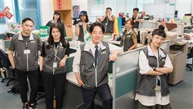 賴清德與民進黨幕僚合照（圖／翻攝自賴清德臉書）