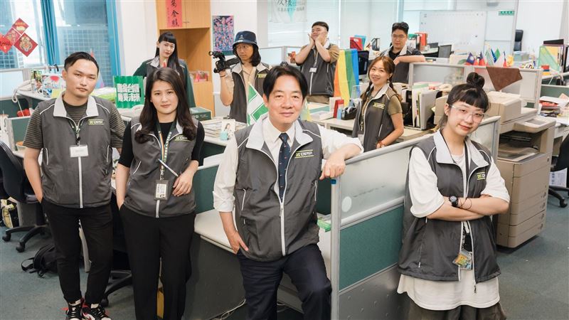 賴清德仿《人選之人》合照曝！網大讚帥翻