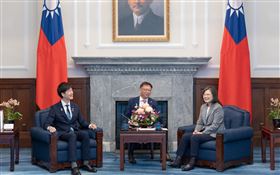 蔡英文總統今（4）日接見「日本自民黨青年局長鈴木憲和眾議員訪團」。（圖／總統府提供)