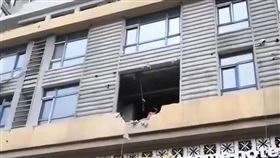 黑龍江，哈爾濱，31層樓高，擅自拆除承重牆，變危樓，牆面裂開(圖／翻攝自風聞社區微博)