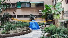 台南永康男子墜樓亡台南市永康區一處大樓3日發生一名男性住戶墜樓死亡事件，警方懷疑案情不單純，正進一步釐清中。中央社記者楊思瑞攝 112年5月3日