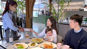 洛杉磯風格十足的LillA首度推出限定母親節套餐，攜手珠寶品牌一起寵愛媽咪。（圖／餐飲品牌業者提供）