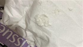 原PO貼出衛生紙照，上方出現明顯棉絮。（圖／Costco好市多商品經驗老實說）