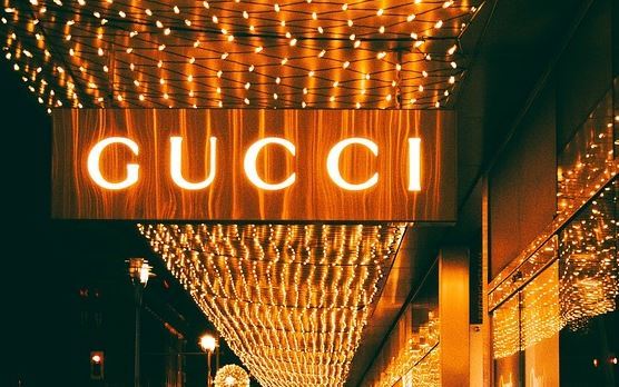 正妹進Gucci爽曬入職禮！不到1禮拜被開除