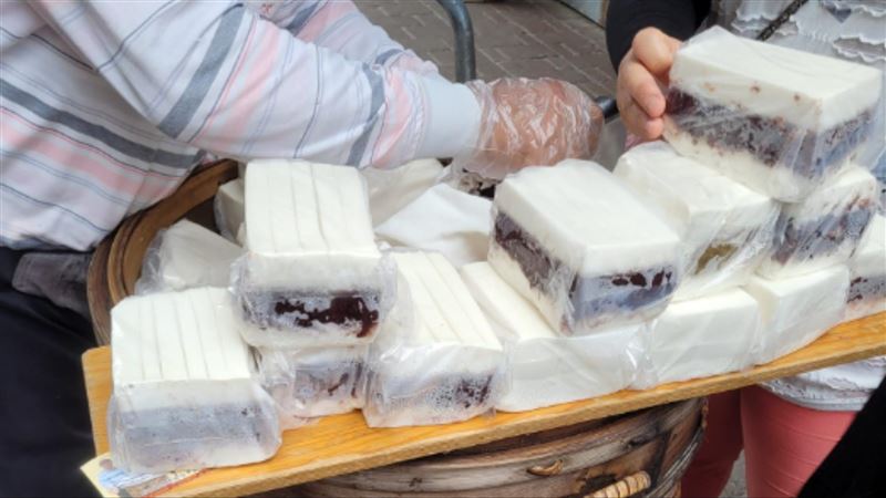 童年的味道！路上見「古早味點心」 勾一票人回憶：現在很難買到 | 生活 | 三立新聞網 SETN.COM
