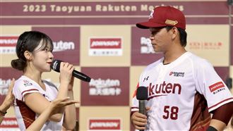 李多慧對視這球員甜喊：辛苦了！全場暴動