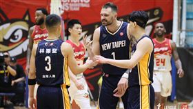 特攻靠著多點開花、6人得分上雙，終場以110：83輕取太陽，系列賽2勝率先「聽牌」。（圖／T1聯盟提供）