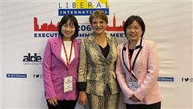 民進黨立委劉世芳、民進黨國際部主任謝佩芬，受國際自由聯盟邀請與談（圖／民進黨提供）