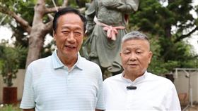郭台銘拜會顏清標。(翻攝郭台銘臉書)