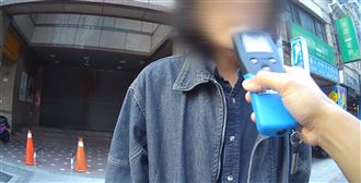 北市男大生酒駕鬼切逆向迴轉　警攔下慘了