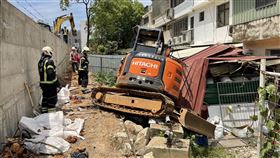 挖掘機,工人,鐵道局,桃園（圖／翻攝畫面）