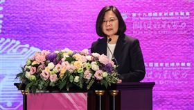 蔡總統出席國家祈禱早餐會（2）總統蔡英文（圖）21日在台北國際會議中心出席「2019國家祈禱早餐會」，並受邀致詞。中央社記者裴禛攝  108年6月21日