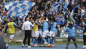 拿坡里5日以1比1與烏迪內斯踢和，在義大利甲級足球聯賽拿下隊史第3冠，終結33年的冠軍荒。（圖／美聯社／達志影像）
