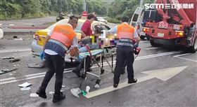 新／台北賓士衝對向撞3車　1男受困OHCA(圖/翻攝畫面)