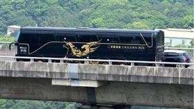 黑色遊覽車（圖／翻攝自爆廢公社臉書）