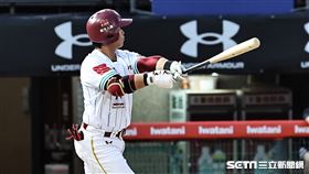 ▲樂天桃猿指定打擊廖健富敲出2分打點二壘安打。（圖／記者劉彥池攝影）