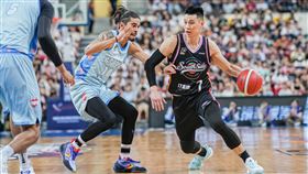 林書豪轟36分、10籃板、15助攻，連3戰繳「大三元」，再寫聯盟紀錄。（圖／高雄鋼鐵人提供）