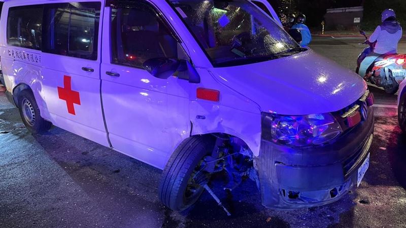新／民間救護車闖紅燈擦撞轎車　3人受傷