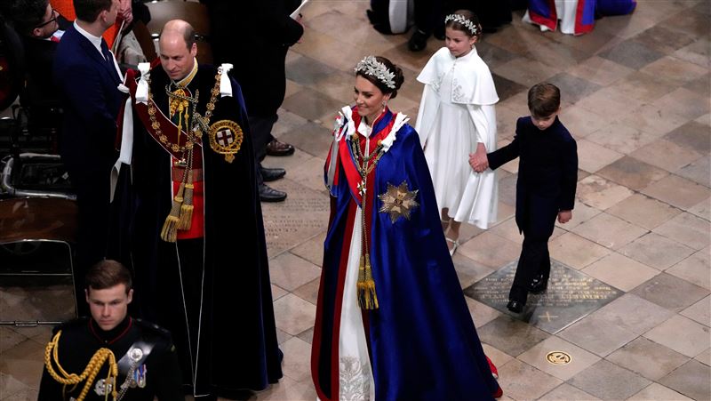 凱特出席典禮！配戴黛安娜、女王首飾致敬