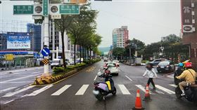 前立委鄭寶清妻「走斑馬線」被撞飛、撞斷腿　一度意識不清　（圖／翻攝畫面）