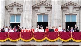 英國王室成員現身白金漢宮陽台（圖／路透社／達志影像）
