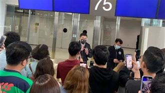 星宇航空大延誤　張國煒現身成田機場道歉