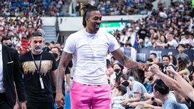 「魔獸」霍華德6日來到和平籃球場觀看PLG賽事。（圖／PLG聯盟提供）