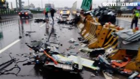 新／台中重大車禍！特斯拉撞到對折2命危(圖/翻攝畫面)