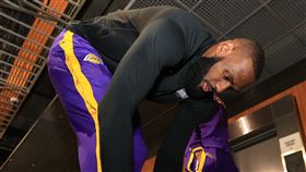 湖人一哥詹姆斯（LeBron James）季後賽生涯首次首節0出手0得分。（圖／翻攝自湖人推特）