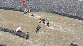 南投縣丹大林道坍方  遊客自行脫困