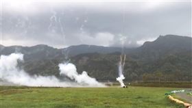 曾文水庫實施人工增雨作業受鋒面通過影響，曾文水庫集水區7日上午出現雨勢，水利署南區水資源局把握機會實施人工增雨作業。（南區水資源局提供）中央社記者楊思瑞台南傳真  112年5月7日