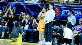 中信特攻鐵粉王先生、陳小姐6月就要踏入禮堂。