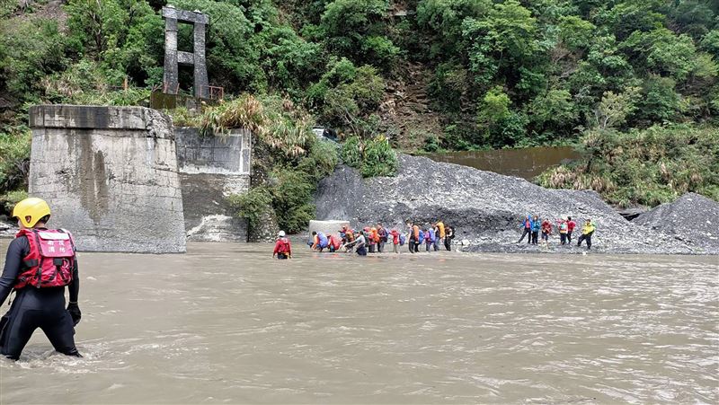 天氣糟仍入山！70登山客一度受困丹大林道