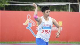 北市大李慧君在雨中挑戰極限。（圖／中原大學提供）