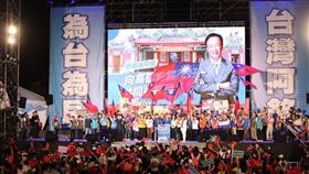 郭台銘鳳山造勢，圖翻攝自郭台銘臉書