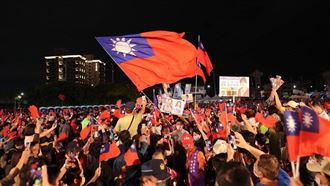 郭台銘造勢沉默數分鐘…郭子乾忙3度救場