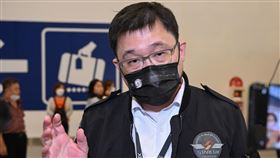 星宇航空讓旅客滯留日本  張國煒：退費並檢討星宇航空因調度等問題，導致旅客6日晚間夜宿東京成田機場。星宇航空董事長張國煒（前）7日表示，對於受影響滯留日本旅客去回程機票將退費，展現公司最大誠意，並全力協助後續行程事宜。中央社記者吳睿騏桃園機場攝  112年5月7日