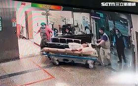 南投男子遭斷雙掌丟包台中榮總埔里分院急診外。（圖／民眾提供）