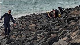 ▲7旬老翁出海捕魚未歸，妻子趕緊上岸報案，警消及海巡等單位徹夜搜尋，今晨發現老翁遺體。（圖／澎縣消防局提供）