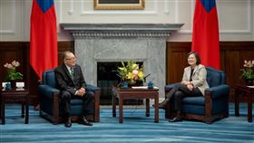 蔡英文總統今（8）日接見「北美洲臺灣商會聯合總會回國訪問團」。（圖／總統府提供)